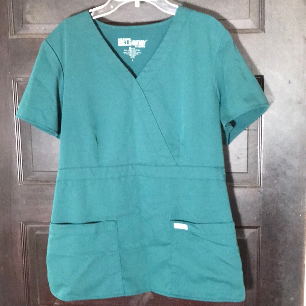 SALE❤️ Grey’s Anatomy green scrub top L